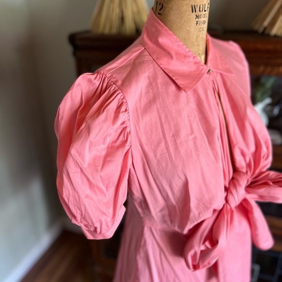 Nylon apparel pink puff sleeve blouse with bow tie front and gold buttons medium - Picture 4 of 7
